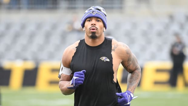 Chuck Clark warms up for Ravens at Steelers.